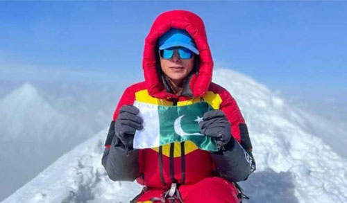 pakistani woman climbs mount Everest